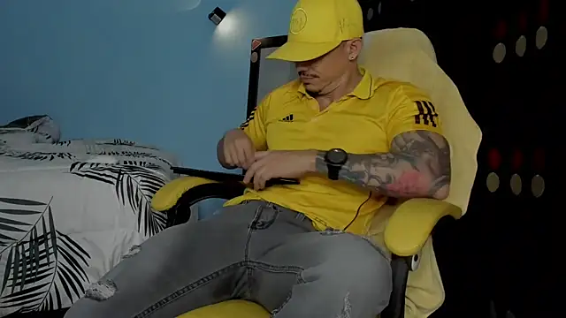 Alex motta online show from October 2025 04:01:02 AM