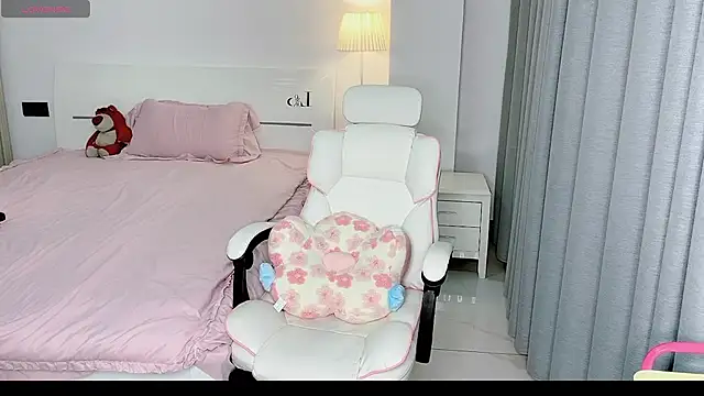 Snapshot of -Wendy__ chatting on February 2025 11:04:02 PM -Wendy online show from February 2025 11:04:02 PM