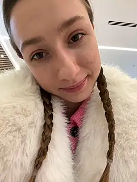 Lia  Love online show from January 2025 01:20:01 PM