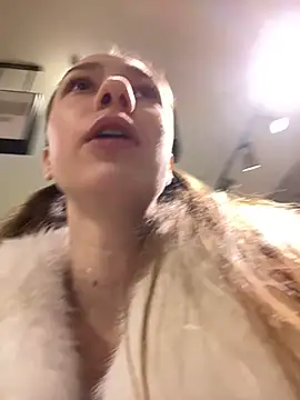 Lia  Love online show from January 2025 01:13:01 PM