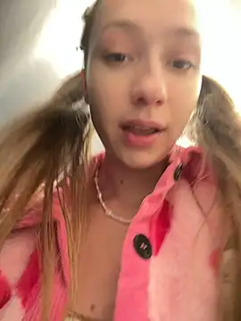 Lia  Love online show from March 2025 01:10:02 PM