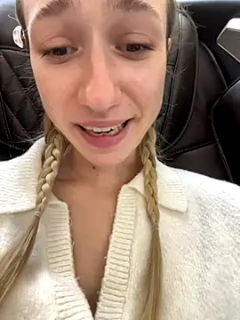 Lia  Love online show from September 2025 12:16:01 PM