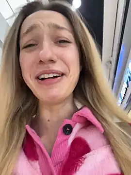 Lia  Love online show from October 2025 12:12:02 PM