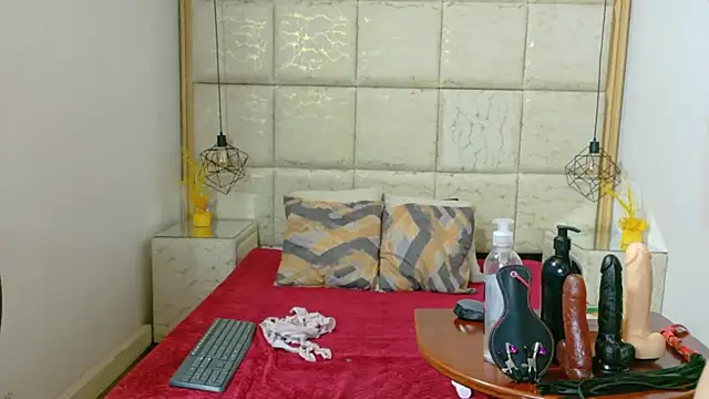 danna flame online show from November 2025 08:33:02 PM