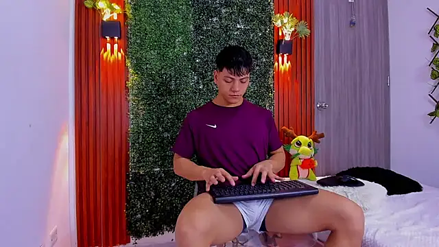 Valentino  X online show from September 2025 02:07:01 PM