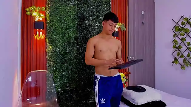 Valentino  X online show from September 2025 01:14:02 PM