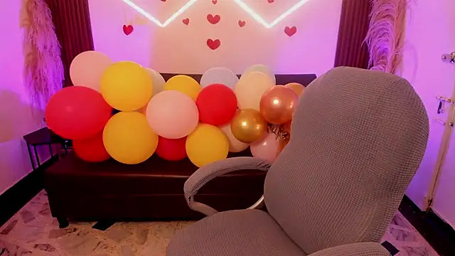 lunaalynch online show from April 2026 08:55:01 PM