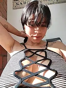 Alexandra 65 online show from November 2025 08:00:01 PM