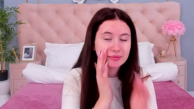 Snapshot of milaleoneli chatting on January 2025 12:37:01 PM milaleoneli online show from January 2025 12:37:01 PM