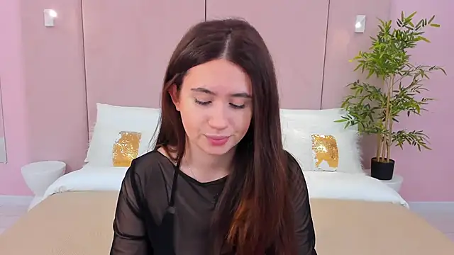 Snapshot of milaleoneli chatting on January 2025 12:35:01 PM milaleoneli online show from January 2025 12:35:01 PM