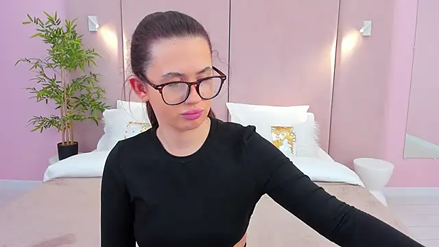 Snapshot of milaleoneli chatting on February 2025 12:36:02 PM milaleoneli online show from February 2025 12:36:02 PM