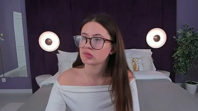 Snapshot of milaleoneli chatting on February 2025 12:29:01 PM milaleoneli online show from February 2025 12:29:01 PM