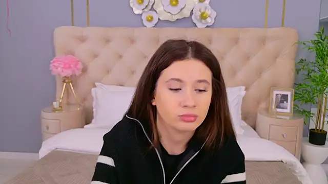 Snapshot of milaleoneli chatting on February 2025 12:39:01 PM milaleoneli online show from February 2025 12:39:01 PM