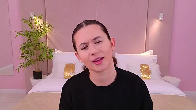 Snapshot of milaleoneli chatting on February 2025 12:36:01 PM milaleoneli online show from February 2025 12:36:01 PM