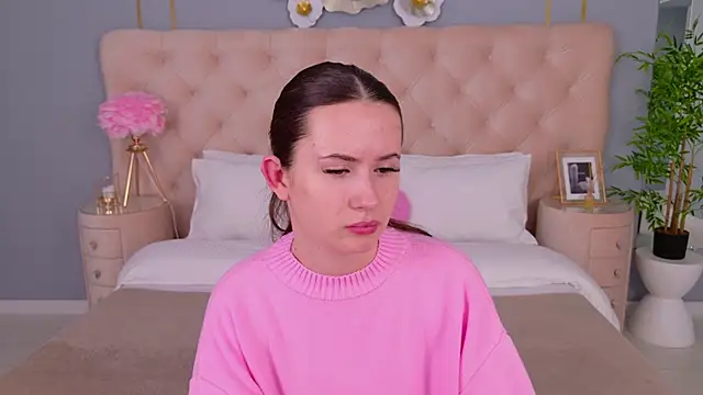 Snapshot of milaleoneli chatting on March 2025 12:37:02 PM milaleoneli online show from March 2025 12:37:02 PM