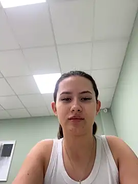 Snapshot of milaleoneli chatting on March 2025 12:34:01 PM milaleoneli online show from March 2025 12:34:01 PM