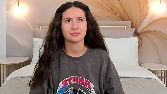 Snapshot of milaleoneli chatting on September 2025 03:01:02 PM milaleoneli online show from September 2025 03:01:02 PM