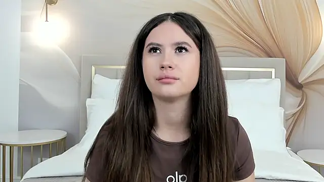 Snapshot of milaleoneli chatting on September 2025 03:02:01 PM milaleoneli online show from September 2025 03:02:01 PM