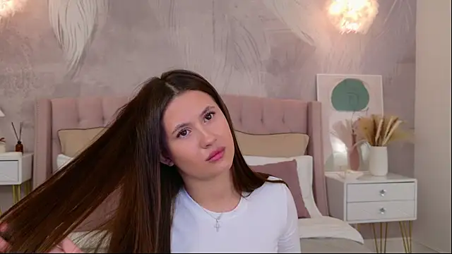 Snapshot of milaleoneli chatting on April 2026 02:52:02 PM milaleoneli online show from April 2026 02:52:02 PM
