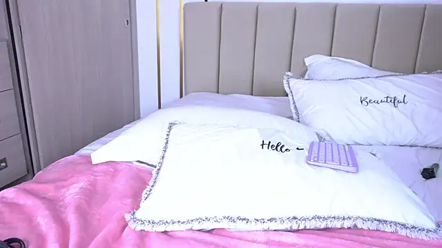 b3llaspringg online show from March 2025 12:43:01 AM