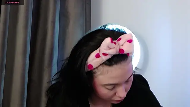 AveryWillow online show from March 2025 06:25:01 PM