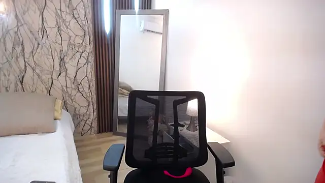 MartinaGuzmann online show from February 2025 01:33:01 AM