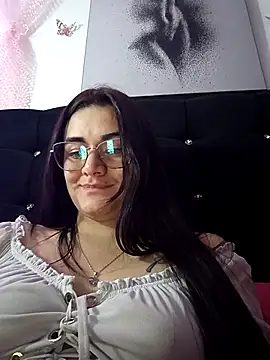 Snapshot of Hanna_Kinsley chatting on February 2025 11:21:02 PM Hanna Kinsley online show from February 2025 11:21:02 PM