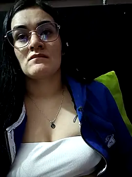 Snapshot of Hanna_Kinsley chatting on September 2025 04:35:01 AM Hanna Kinsley online show from September 2025 04:35:01 AM