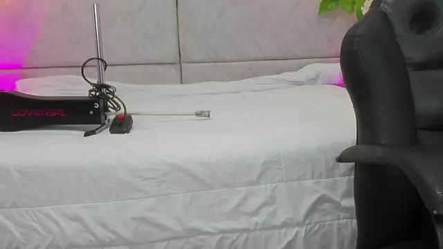 naomiii   online show from March 2026 11:47:01 AM