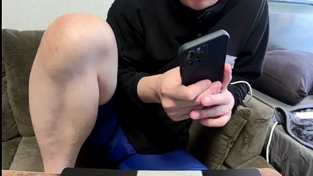 Snapshot of tuki_fu chatting on January 2025 07:06:01 AM tuki fu online show from January 2025 07:06:01 AM