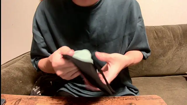 Snapshot of tuki_fu chatting on February 2025 12:02:02 PM tuki fu online show from February 2025 12:02:02 PM