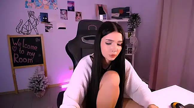 Snapshot of EmmaKeam chatting on December 2024 01:23:02 PM EmmaKeam online show from December 2024 01:23:02 PM