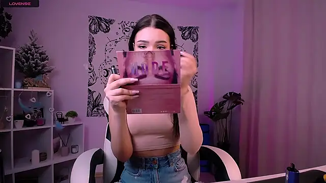 Snapshot of EmmaKeam chatting on January 2025 02:47:01 AM EmmaKeam online show from January 2025 02:47:01 AM