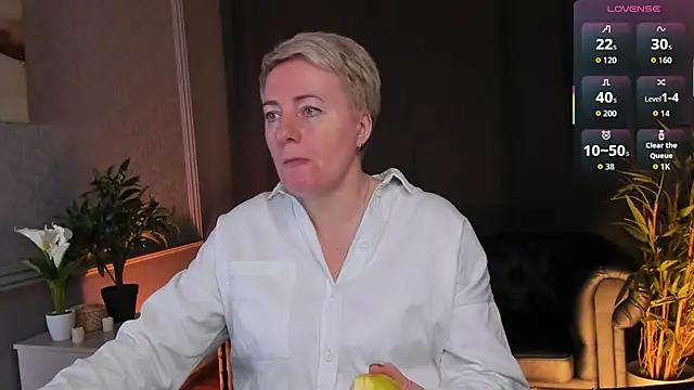 Nika Smit online show from April 2026 05:22:01 AM