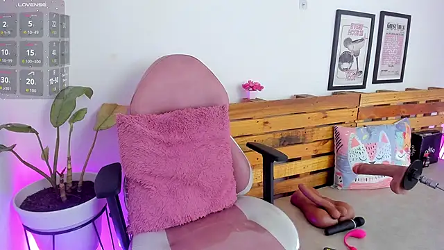 Snapshot of Alisson_Boobs_ chatting on February 2026 08:28:01 PM Alisson Boobs online show from February 2026 08:28:01 PM