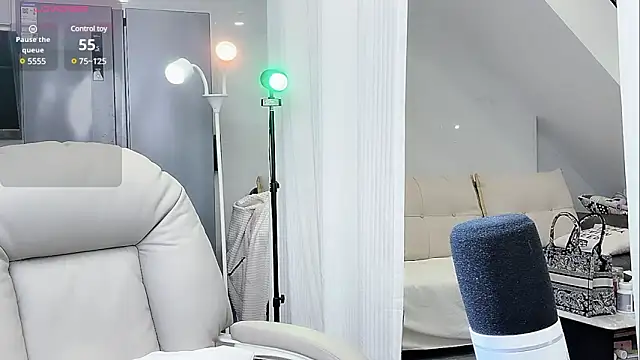 yoyo520- online show from March 2025 06:00:01 PM