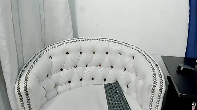 Analia18  online show from February 2025 04:10:02 PM