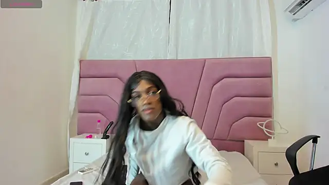 aishasounders online show from December 2024 06:41:01 PM