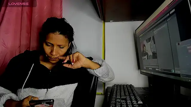 Nenita Hot  online show from September 2025 08:52:02 PM