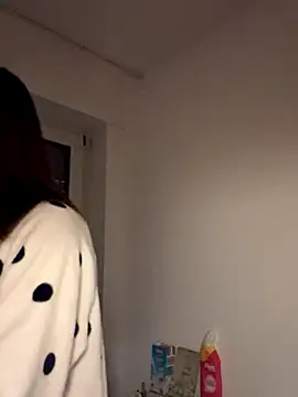 EmilyWi  online show from October 2025 05:10:01 PM