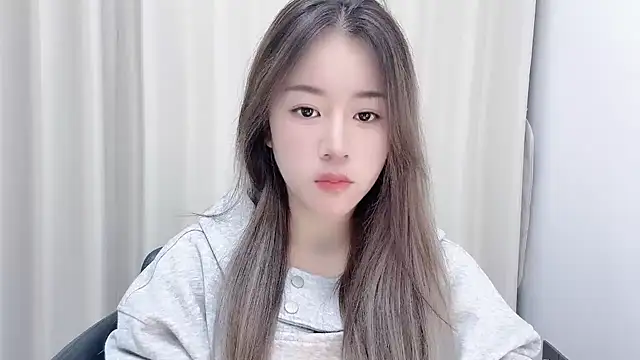 chloe-01 online show from December 2024 12:00:01 PM