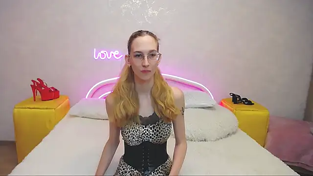 KlaryBrait online show from February 2025 01:39:01 PM