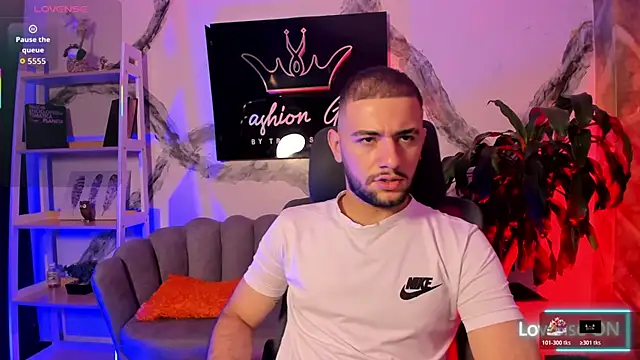 MaximusDick1  online show from January 2026 03:54:01 AM