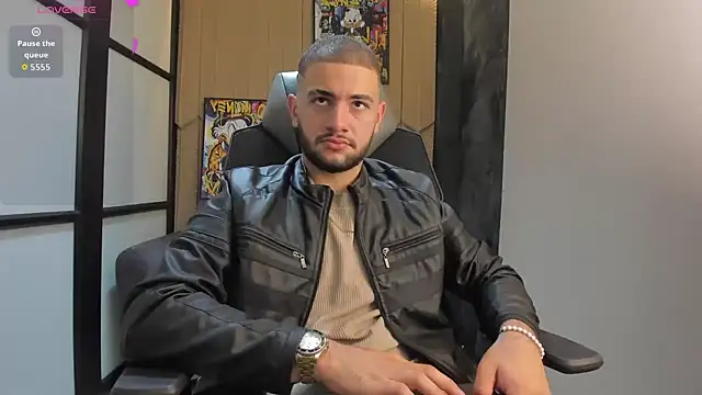 MaximusDick1  online show from February 2026 12:32:02 PM