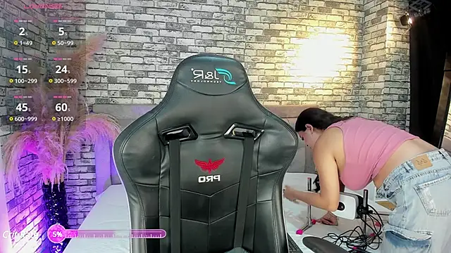 Snapshot of ariadna_milano chatting on March 2025 12:50:02 PM ariadna milano online show from March 2025 12:50:02 PM