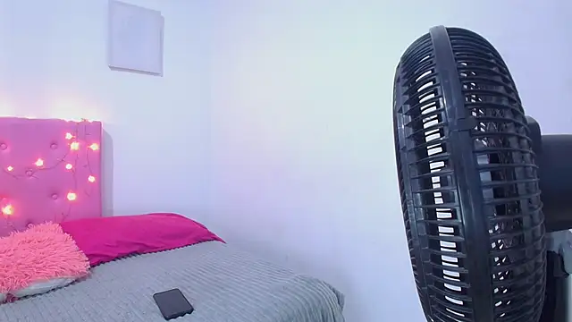 issa kitty online show from January 2025 03:08:02 PM