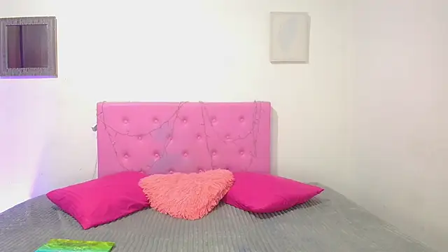 issa kitty online show from February 2025 05:16:01 PM