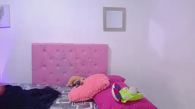 issa kitty online show from March 2025 04:44:02 PM