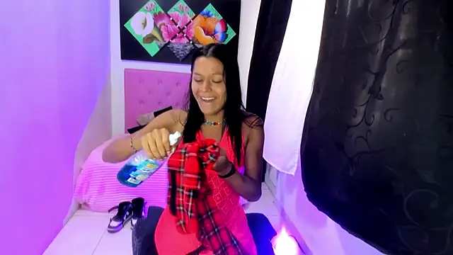 issa kitty online show from November 2025 06:59:02 PM