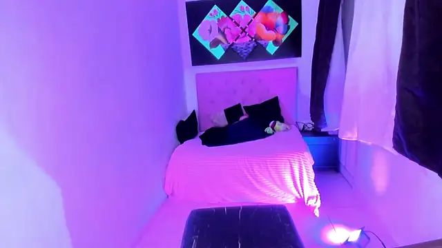 issa kitty online show from November 2025 10:42:01 PM